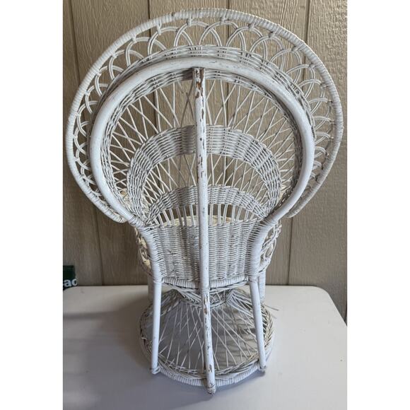 Vintage Children's Wicker Peacock Chair 29”Tall White Sturdy Chair Rare Find - Picture 6 of 7